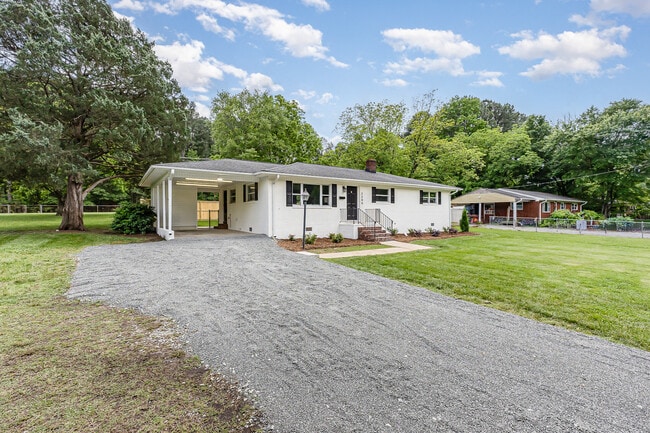 2205 Carver St in Durham, NC - Foto de edificio - Building Photo