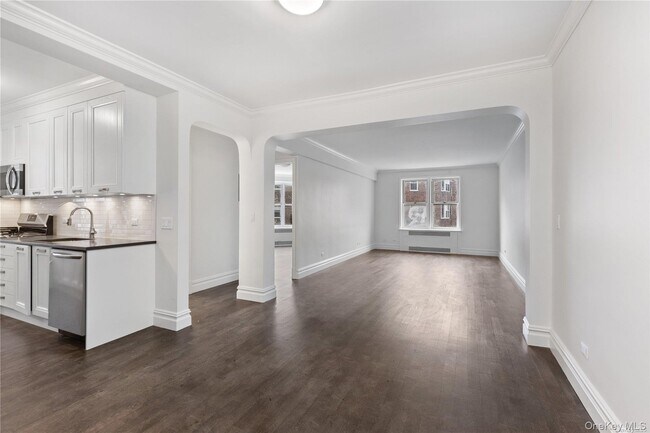 73-12 35th Ave in Queens, NY - Building Photo - Building Photo