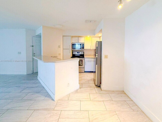3440 Pinewalk Dr N in Margate, FL - Building Photo - Building Photo