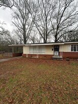 3018 Oak Forest Dr in Jackson, MS - Building Photo