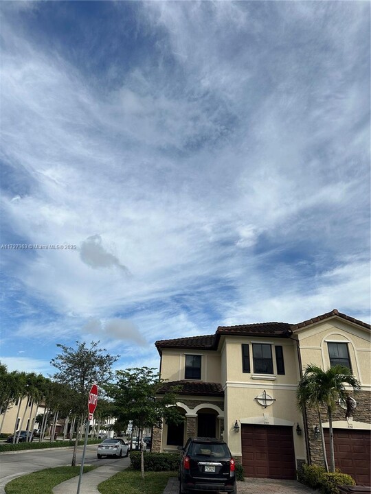 3355 W 89th Terrace in Hialeah, FL - Building Photo