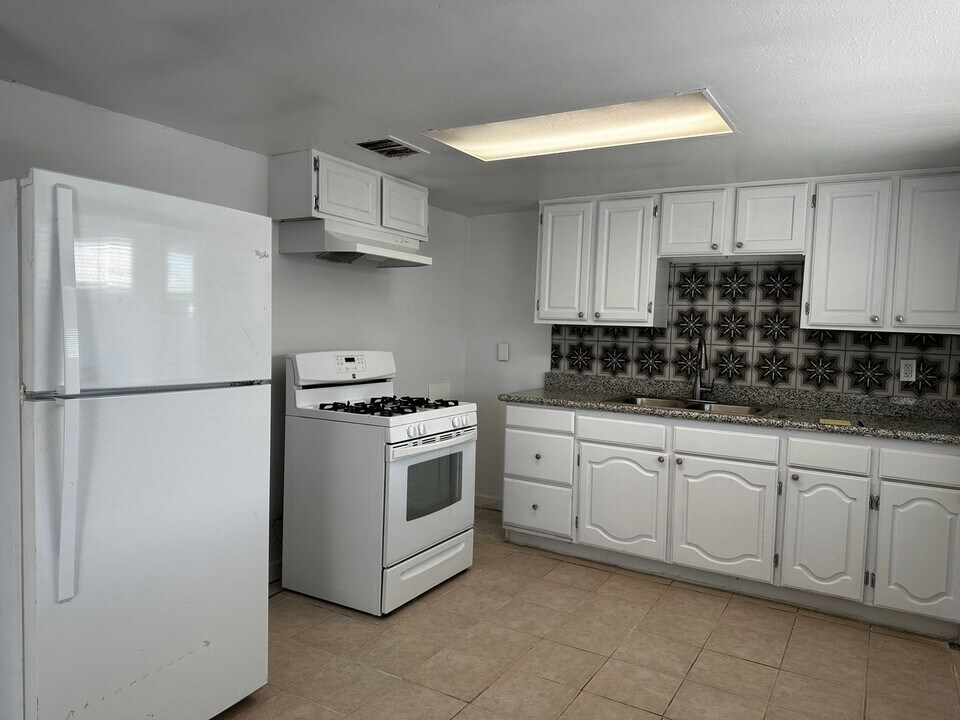 14005 N Palm St-Unit -3 in El Mirage, AZ - Building Photo