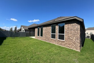 2426 Peach Oak Xing in Manvel, TX - Foto de edificio - Building Photo