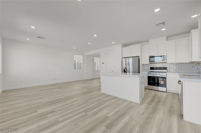 8484 W Agate Ave in Las Vegas, NV - Building Photo - Building Photo