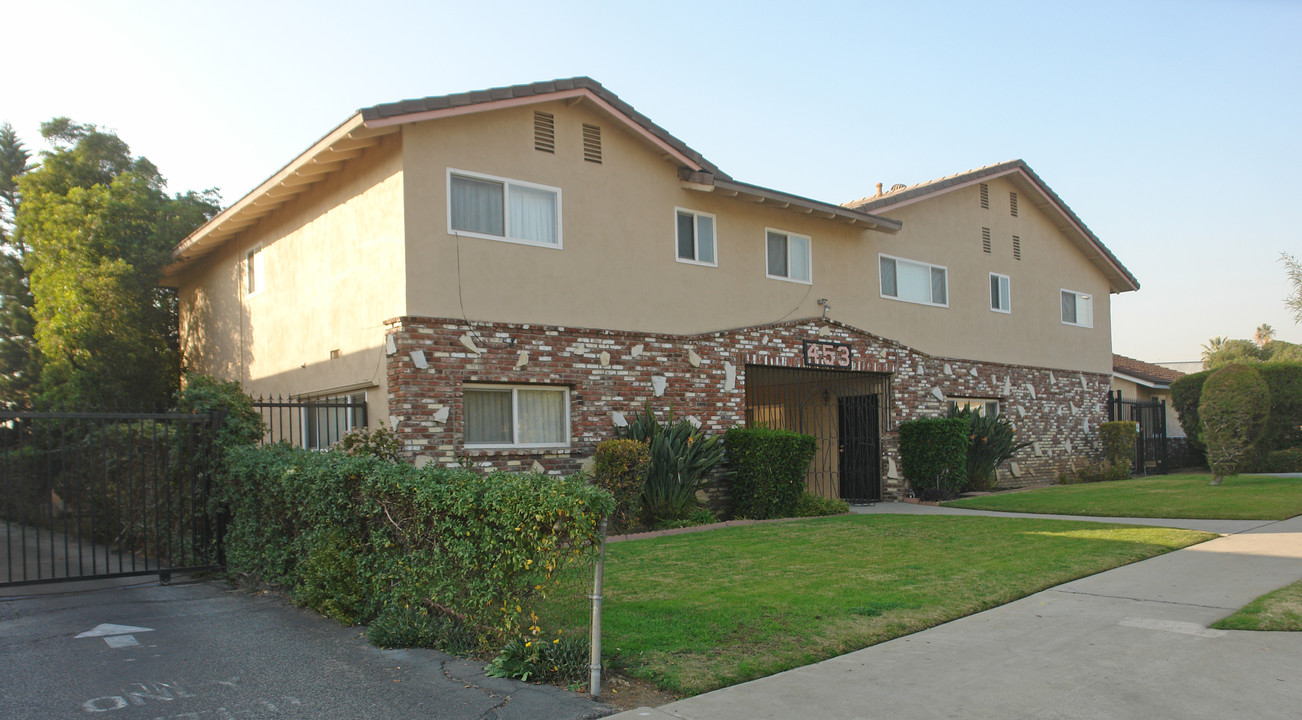 453 Barranca Ave in Covina, CA - Foto de edificio