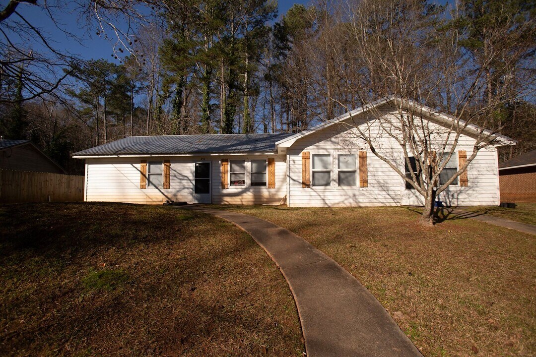250 Laurie Dr in Athens, GA - Building Photo