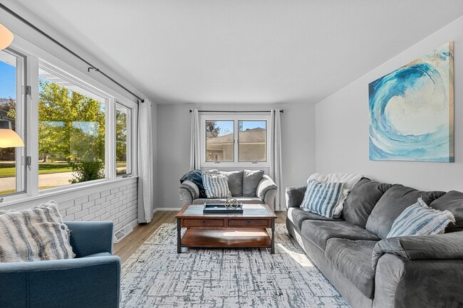 2627 S Jackson St in Appleton, WI - Building Photo - Building Photo