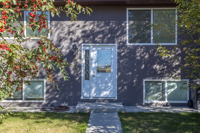 108 8 Av SE in High River, AB - Building Photo - Building Photo