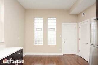2637 W Potomac Ave, Unit J00W in Chicago, IL - Building Photo - Building Photo