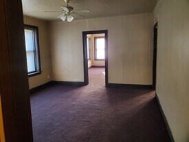 1016 W 70th St, Unit #1W in Chicago, IL - Building Photo