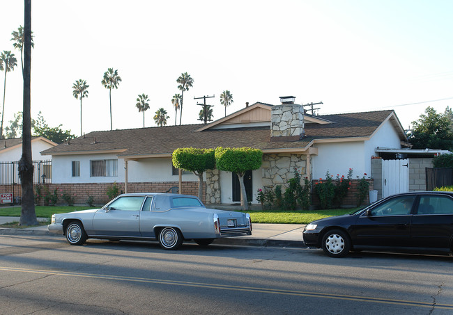 2132 E Almont Ave in Anaheim, CA - Building Photo - Building Photo