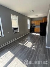 439 Barclay St in Perth Amboy, NJ - Building Photo - Building Photo