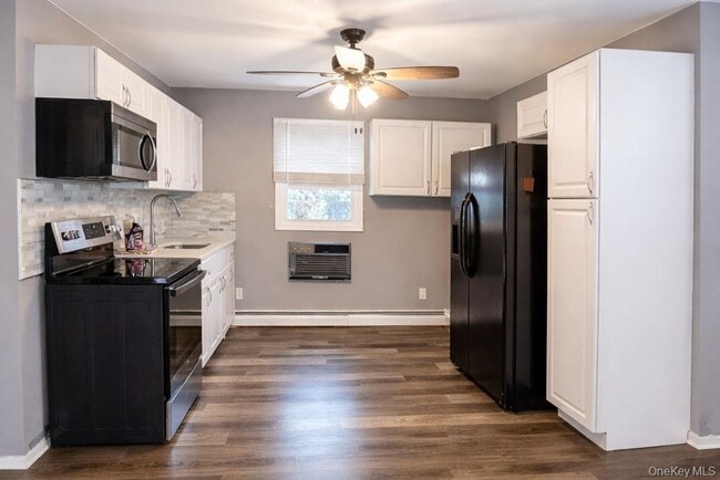 83 E Lido Promenade in Lindenhurst, NY - Building Photo - Building Photo