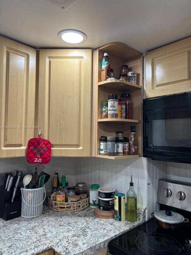 9365 Fontainebleau Blvd in Miami, FL - Building Photo - Building Photo