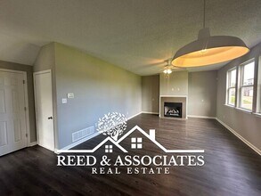 8357 Blue Lagoon Dr in Arlington, TN - Foto de edificio - Building Photo