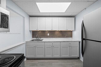 851 Three Islands Boulevard in Hallandale Beach, FL - Building Photo - Building Photo