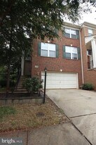 46140 Cecil Terrace in Sterling, VA - Building Photo