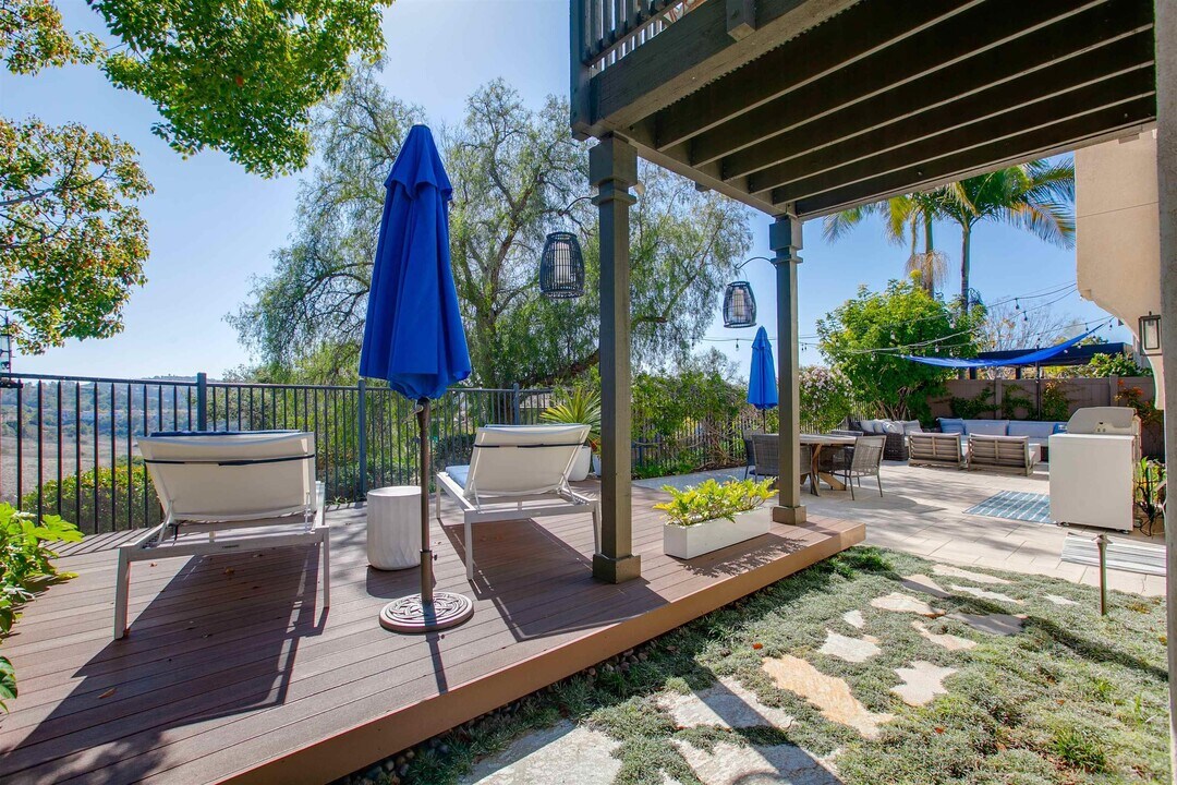 6052 Rancho Bravado in Carlsbad, CA - Building Photo