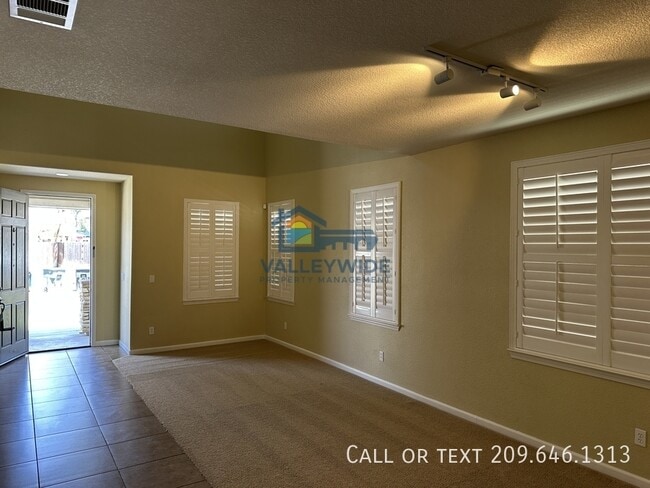 2704 Acapulco Way in Modesto, CA - Building Photo - Building Photo