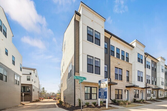 property at 6028 Old Pineville Rd
