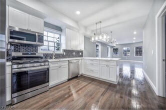 911 Monroe Ave in Elizabeth, NJ - Foto de edificio - Building Photo