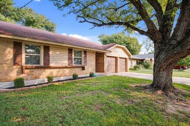 501 Holly Hill Rd in Edmond, OK - Building Photo - Building Photo