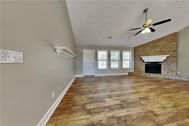 204 Cambridge Dr in Loganville, GA - Building Photo - Building Photo