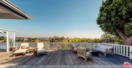 2050 Linda Flora Dr in Los Angeles, CA - Building Photo - Building Photo