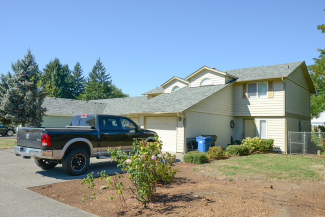 Fircrest Village in Stayton, OR - Building Photo - Building Photo