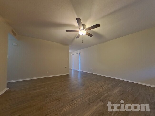 3607 N 87th Ave in Phoenix, AZ - Building Photo - Building Photo