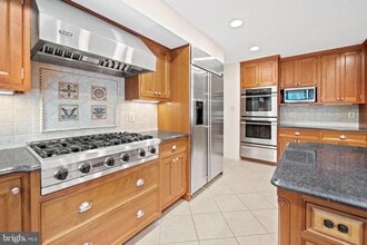 10317 HICKORY Dr in Vienna, VA - Building Photo - Building Photo