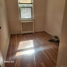 68-48 Selfridge St in Queens, NY - Foto de edificio - Building Photo