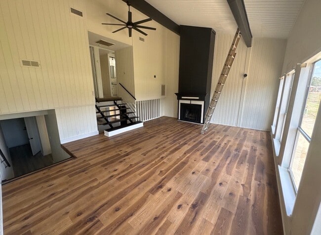 property at 27 Lakeway St