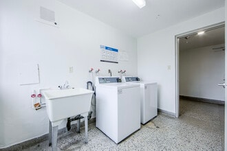 Bedford Towers in Toronto, ON - Building Photo - Building Photo