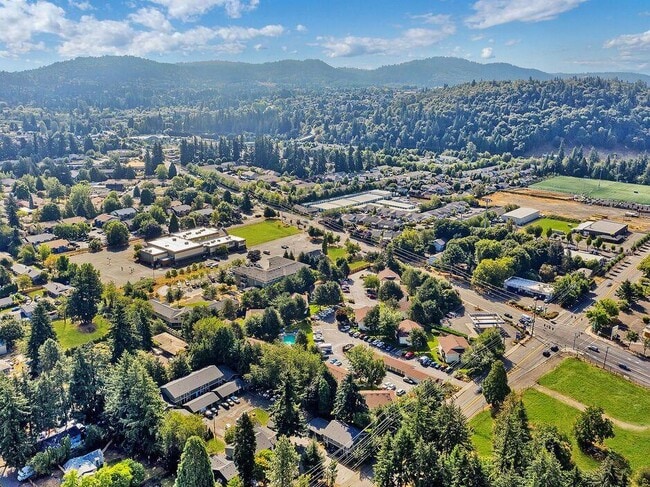 Foothills Apartments in Portland, OR - Foto de edificio - Building Photo