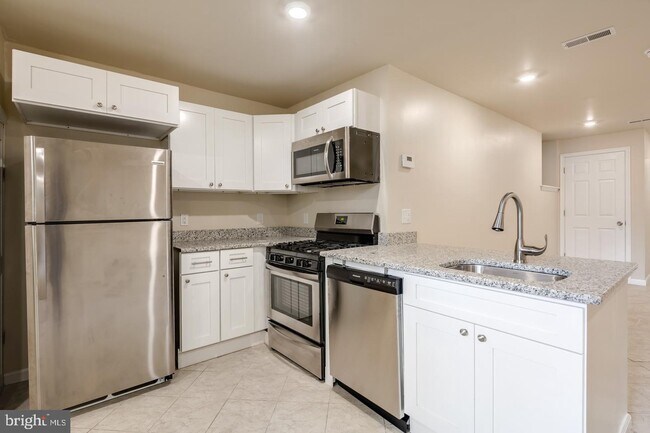 830 South St-Unit -UNIT LL in Philadelphia, PA - Building Photo - Building Photo