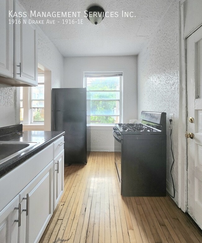 1916 N Drake Ave in Chicago, IL - Building Photo - Building Photo