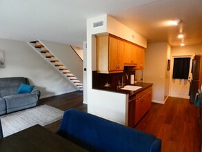 12133 Wilsey Way in Poway, CA - Foto de edificio - Building Photo