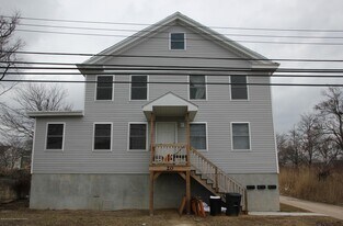 20 Main St in Port Monmouth, NJ - Building Photo