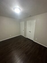 667 Edgeglen Dr in Dallas, TX - Building Photo - Building Photo