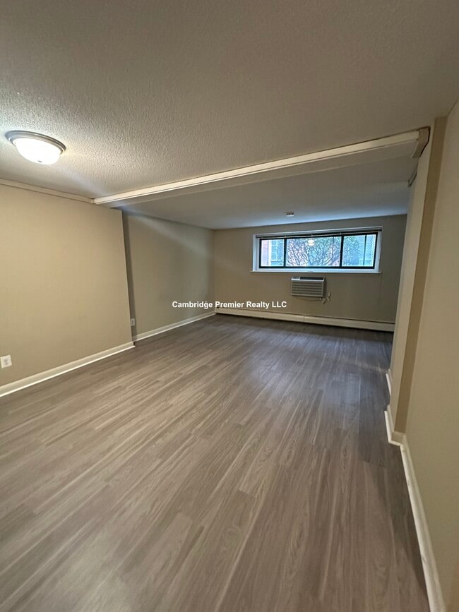 371 Harvard St, Unit 3 in Cambridge, MA - Building Photo - Building Photo