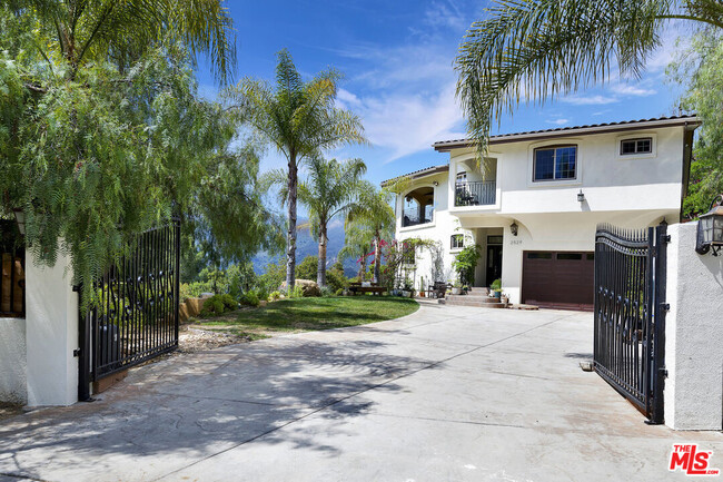 2529 Topanga Skyline Dr in Topanga, CA - Building Photo - Building Photo