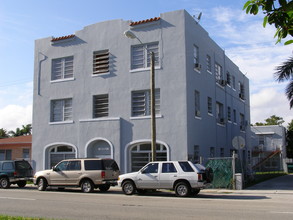 Coral Place in Miami, FL - Building Photo - Building Photo