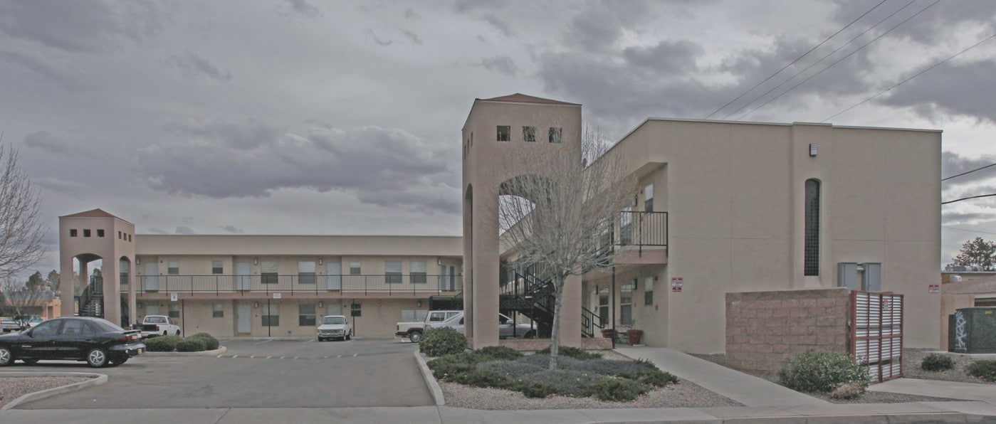 Gene Gilbert Manor in Albuquerque, NM - Building Photo