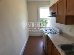 2 Ware St in Cambridge, MA - Building Photo - Building Photo