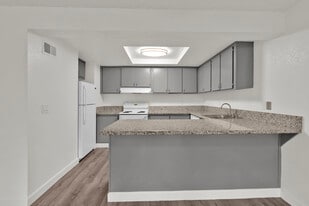 Creekside Estates in Citrus Heights, CA - Building Photo