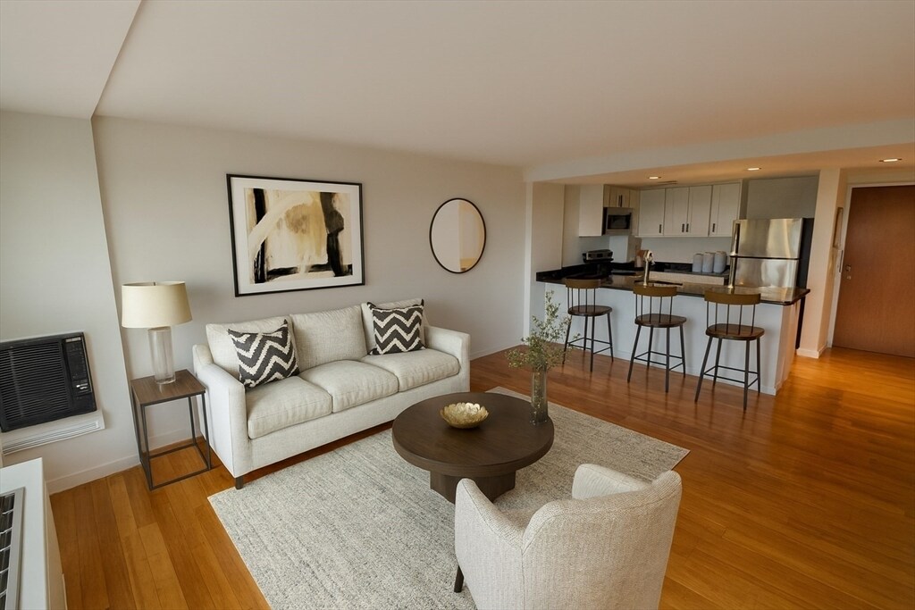 295 Harvard St in Cambridge, MA - Building Photo