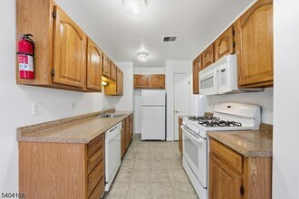 4 Deer Hill Ct in Boonton, NJ - Building Photo - Building Photo