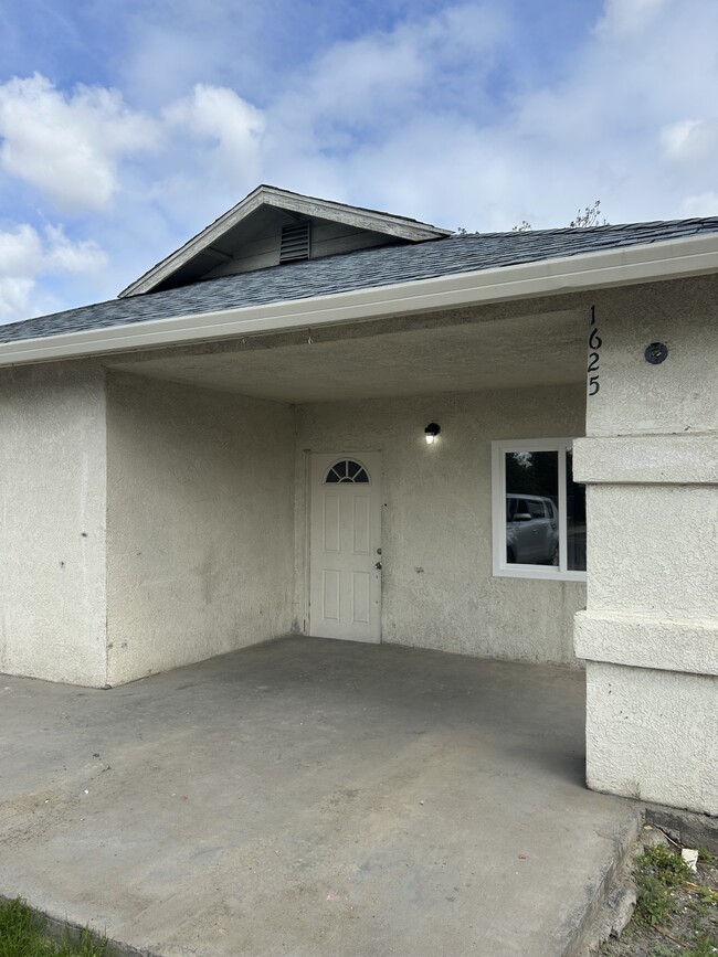 1625 Tenaya Dr in Modesto, CA - Building Photo - Building Photo