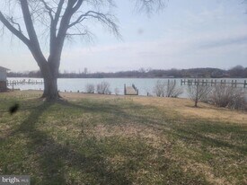 40235 Beach Dr in Mechanicsville, MD - Building Photo